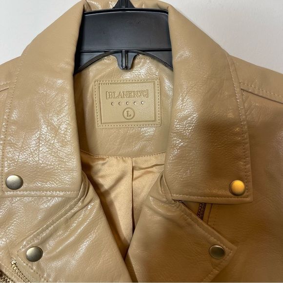 New Blank NYC Natural light Cream color Vegan leather moto jacket gold hardware - Picture 4 of 11